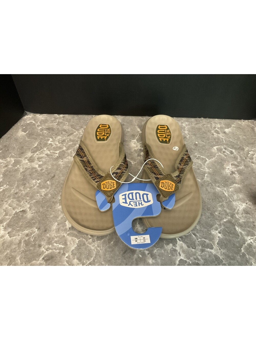 New! Mens Hey Dude Myers Mossy Oak Camo Flip Flops Comfort Sandals. Size 10.